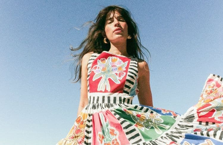 Le best of mode de la semaine : des grigris estivaux chez Alhaja, l’imprimé à pois en total look chez Make My Lemonade…
