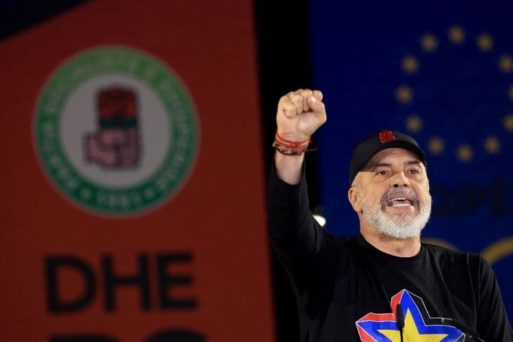 Albanie: vers un quatrième mandat pour Edi Rama selon des résultats partiels