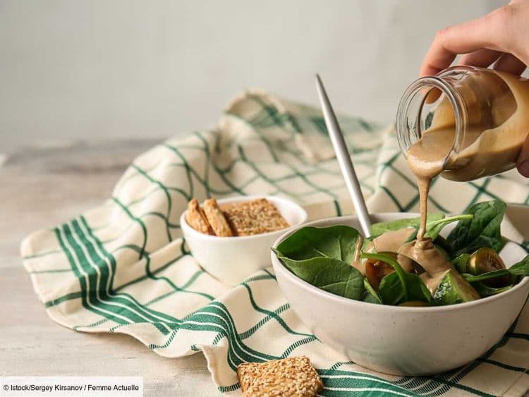 Pour sublimer vos salades, une diététicienne partage ses idées de vinaigrettes légères et originales