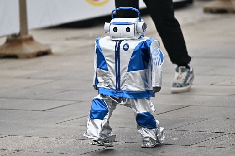Première mondiale en Chine: un semi-marathon ...de robots humanoïdes