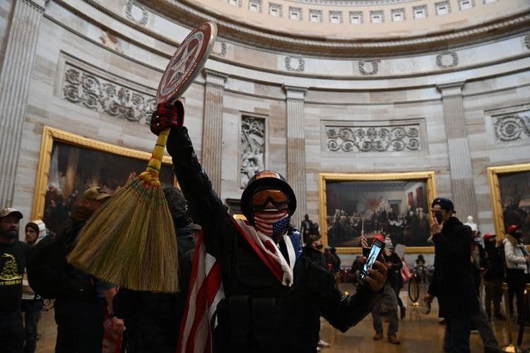 Un participant à l'assaut du Capitole qui avait voulu se venger des policiers condamné à perpétuité