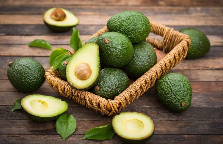 L’astuce infaillible pour dénoyauter un avocat sans danger