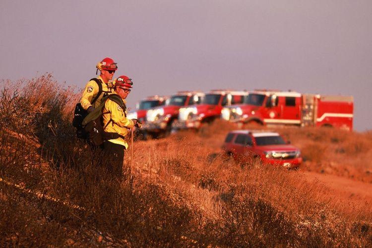 Des milliers de personnes évacuées face à un vaste incendie en Californie