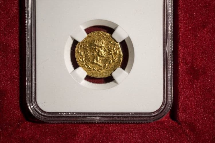 Enchères: une pièce romaine à l'effigie de Brutus vendue 1,98 million d'euros