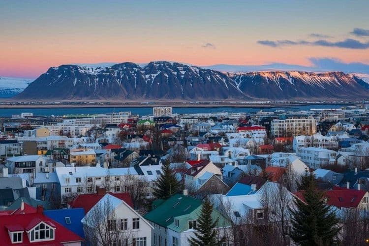 Islande : une touriste française emprisonnée, suspectée du meurtre de son mari et de sa fille