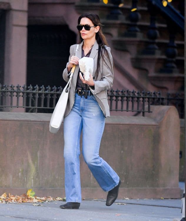 Katie Holmes compose le look automnal parfait avec seulement 3 basiques mode
