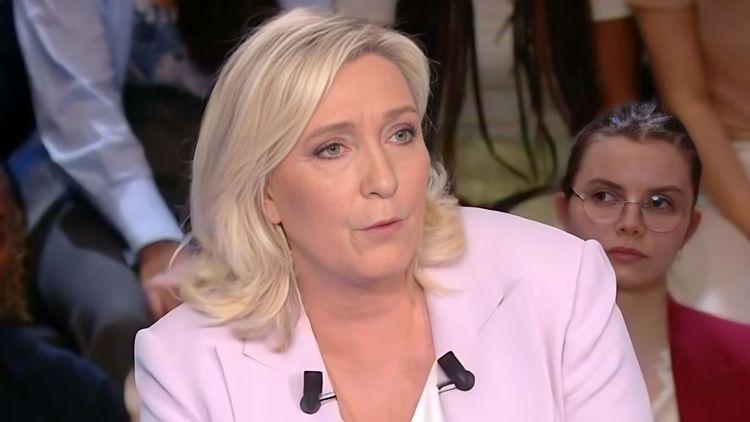 Marine Le Pen, 55 ans, fait de rares confidences sur sa vie intime : "Je vis avec...