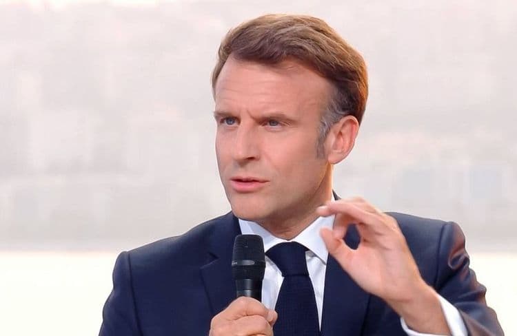 Armes blanches, réseaux sociaux… Emmanuel Macron promet de les interdire aux moins de 15 ans