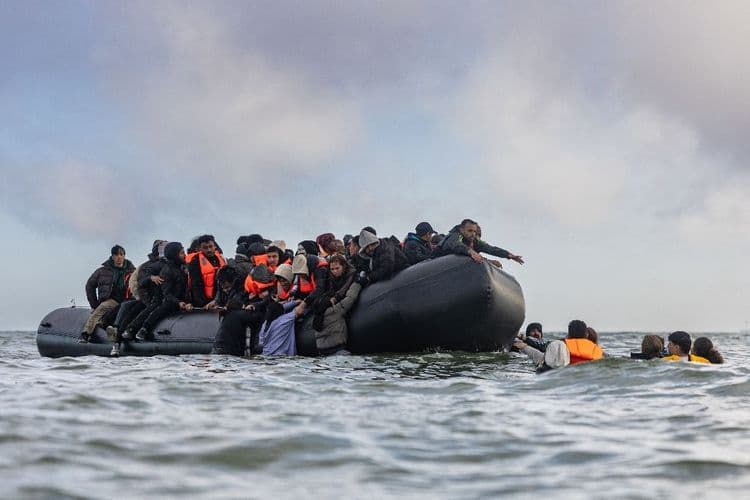 Un mort, un disparu et 200 autres migrants secourus dans la Manche