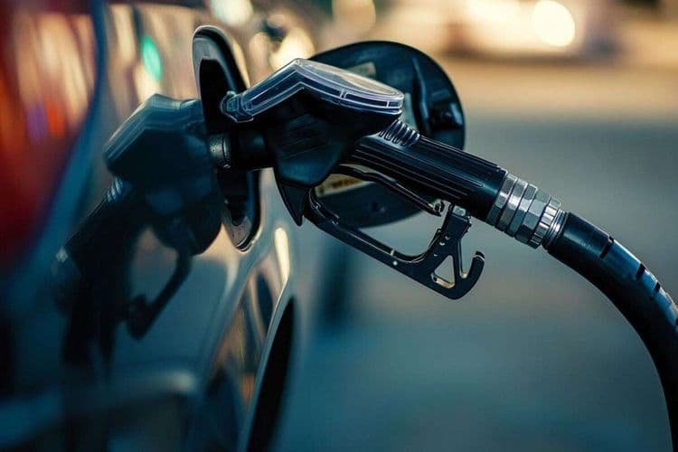 Prix des carburants : Hausse attendue de 4 à 5 centimes par litre après l’offensive israélienne contre l’Iran