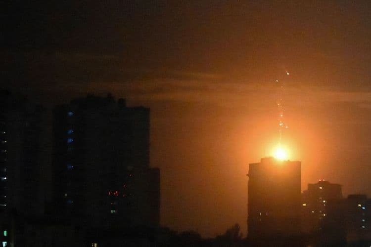 Nouvelle attaque d'ampleur russe à Kiev: au moins deux morts