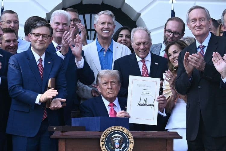 Trump promulgue sa "grande et belle loi" budgétaire pour la fête nationale