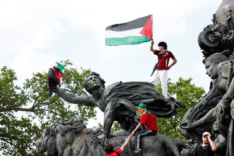 Des milliers de manifestants pro-palestiniens à Paris et Lyon