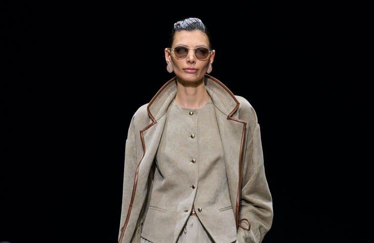 Qu’est-ce que le « greige », cette couleur du luxe qui passionne les créateurs de mode ?