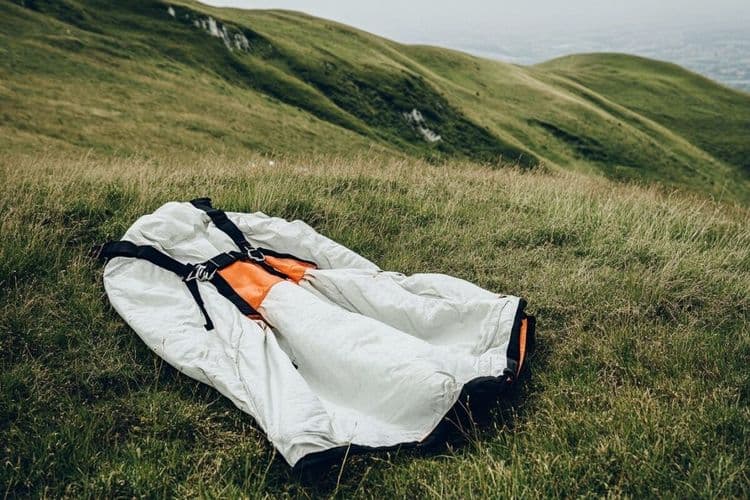 Liam Byrne, prodige du wingsuit surnommé « le garçon volant », décède à 24 ans dans un accident