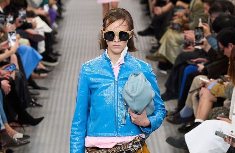 Rose, bleu, vert… La veste en cuir se pare des plus belles couleurs de la saison