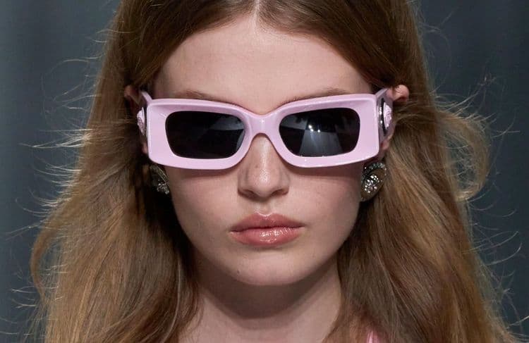 Du lilas au jaune beurre, les lunettes pastel investissent l'été