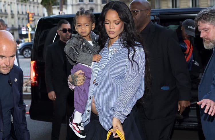 Alors qu’il vient à peine d’être dévoilé, ce cabas Dior est déjà adopté par Rihanna