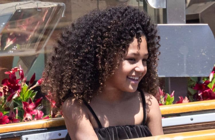 À 7 ans, Stormi, la fille de Kylie Jenner, collectionne les tenues Chanel vintage