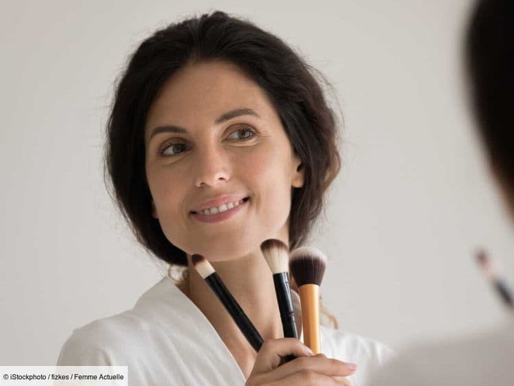 L'astuce d'une maquilleuse pour donner l'illusion d'un "lifting au visage" - un anticernes suffit !