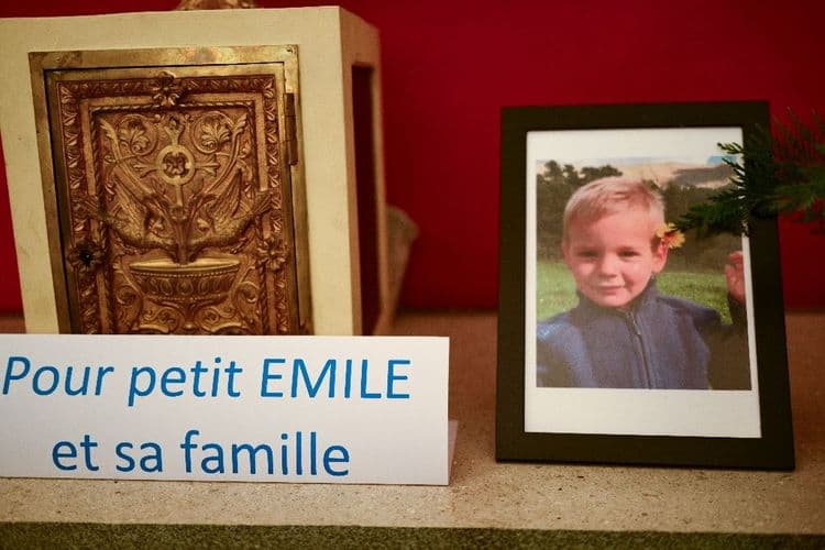 Le petit Emile retrouvé mort, mais son décès toujours inexpliqué