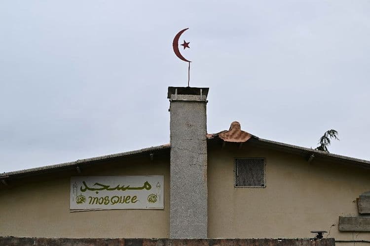 Au troisième jour, la traque du meurtrier de la mosquée du Gard se poursuit