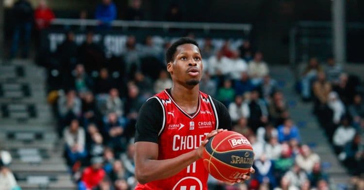 Cholet en intraitable leader