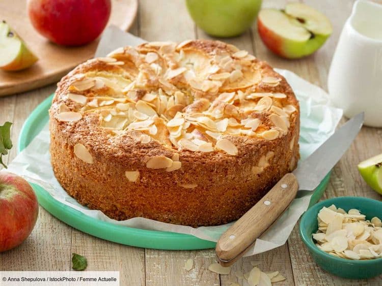 "Simple comme bonjour et délicieux comme toujours" : Julie Andrieu dévoile sa recette préférée de gâteau aux pommes