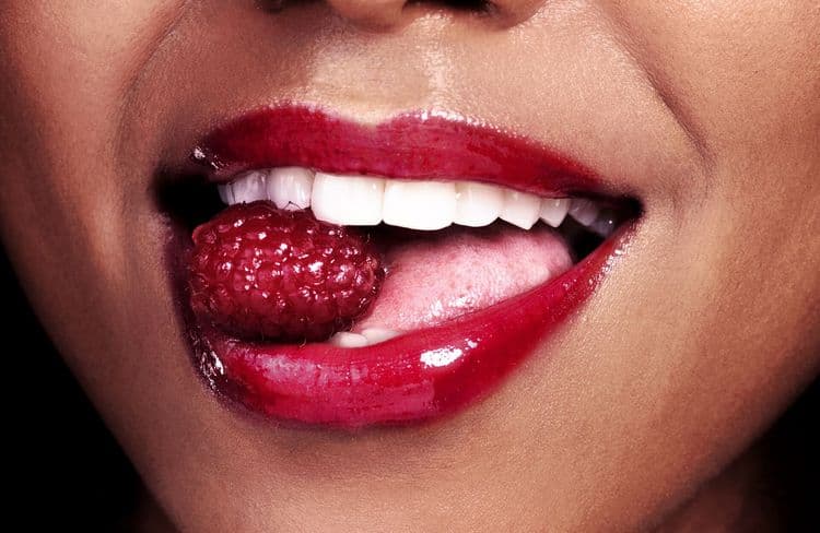 Les lèvres « Strawberry Jelly » sont la dernière tendance beauté fruitée de l'été