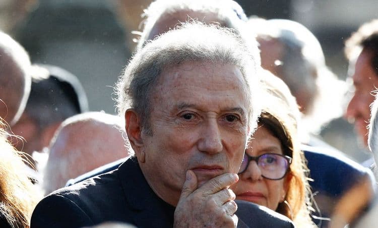 "Facho", "provocant"… Michel Drucker (82 ans) brise le silence sur Pascal Praud et fait polémique