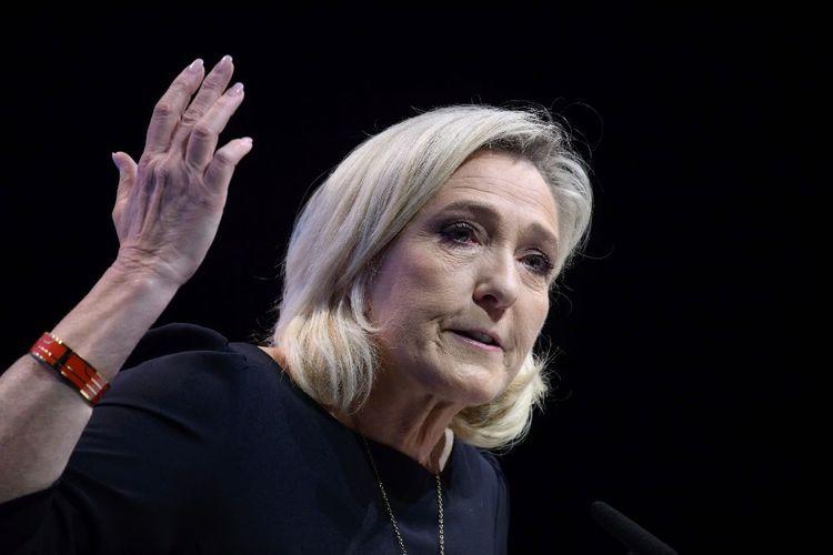 Irruption d'Attal à Radio France: "Une véritable honte" selon Marine Le Pen