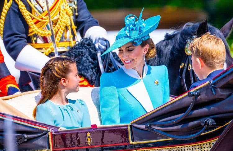 Kate et William : ce rare cliché de famille dévoilé avant le traditionnel Trooping the Colour