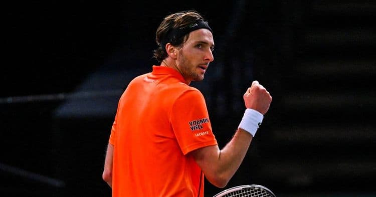Bercy: Rinderknech poursuit son chemin