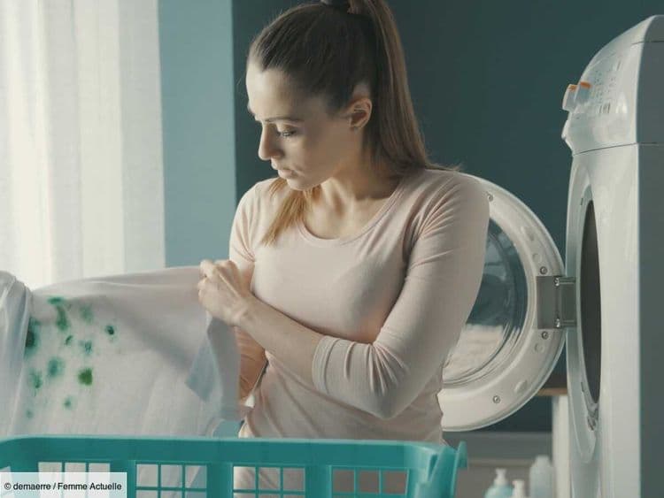 Bien connue des grands-mères, cette astuce est idéale pour empêcher le linge de déteindre dans la machine à laver