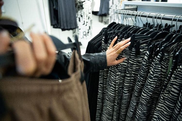 Toujours plus de vêtements neufs achetés en France en 2024