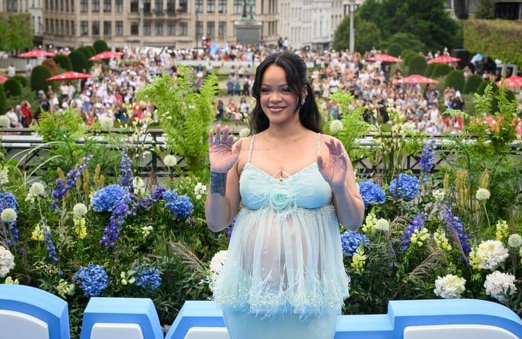 Rihanna : ce cliché de ses fils avec des cahiers de vacances français fait fondre les internautes