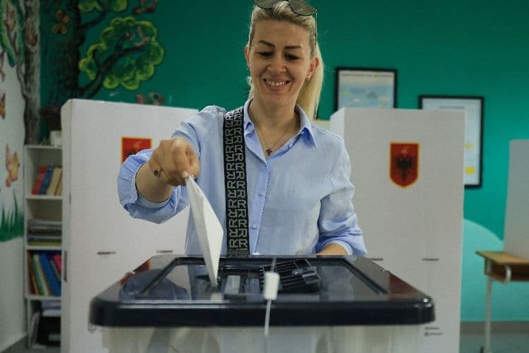 Les Albanais ont voté pour des législatives test sur le chemin de l'UE