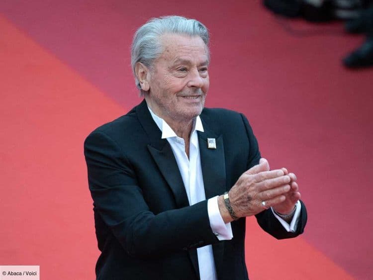 Obsèques d’Alain Delon : une ex-compagne et un célèbre journaliste, ces personnalités qui n'ont pas eu le droit de venir