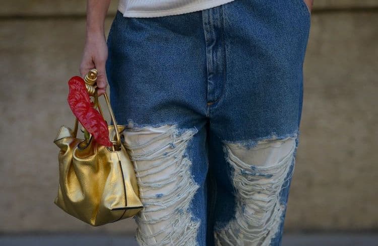 Les jeans déchirés sont-ils toujours tendance ?