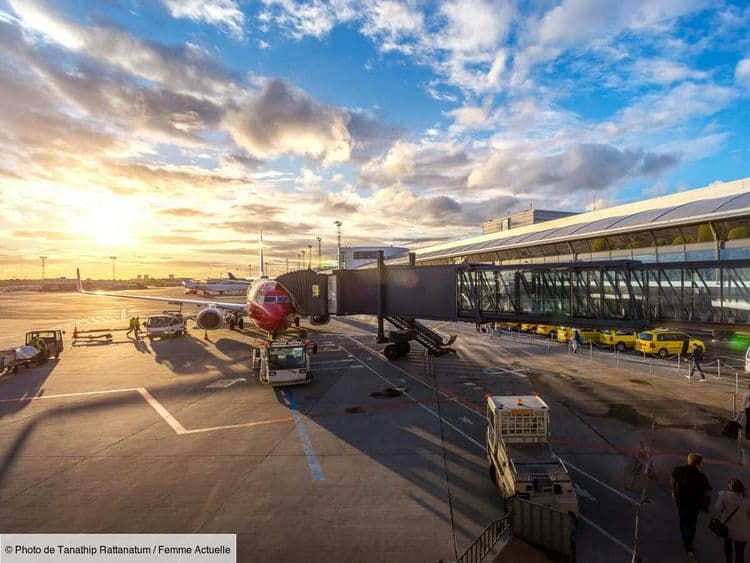 Arnaque à l'aéroport : un Américain se fait passer pour un steward et réserve 120 vols gratuitement