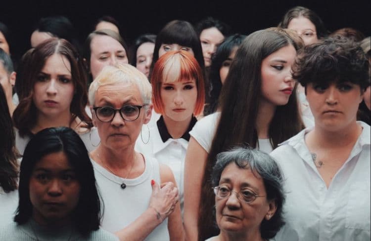 Caroline Darian, Charlotte Arnould… « Je t’accuse » le clip coup de gueule de Suzane réalisé par Andréa Bescond