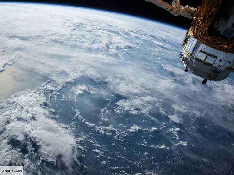 Et si un simple changement de la durée du jour rendait possible l’ascenseur spatial?