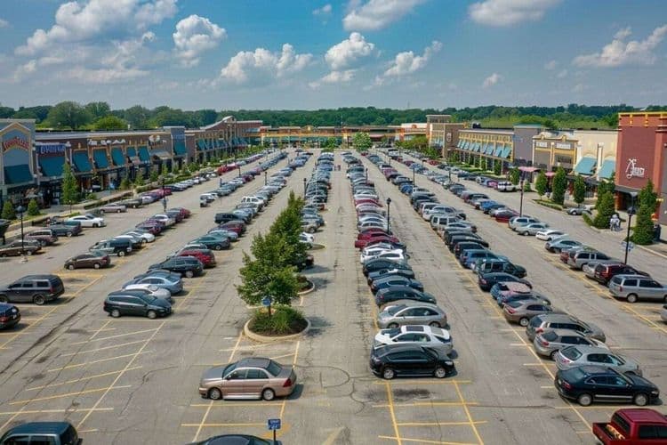 Seine-Maritime : ce centre commercial offre des places de parking dédiées aux plus de 45 ans