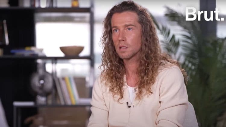 Julien Doré partage une critique de son spectacle : "On sent que c'est vraiment un artiste qui…"