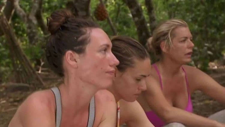 Pas vu à la télé dans Koh-Lanta, Les chasseurs d'immunité : ce qu'a vraiment dit Émilie à Léa à propos de Mégane !
