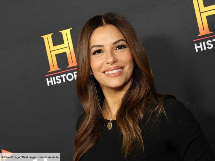 Coiffée d'une couronne de fleurs et drapée d'une robe ajourée, Eva Longoria est sublime pour célébrer la fête des morts