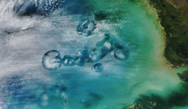 Ce que révèlent ces étranges formes circulaires dans le ciel photographiées de l’espace