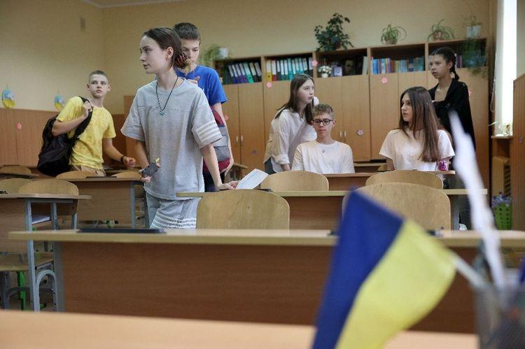 A Kiev, la fin d'une épuisante année scolaire, entre alertes et bombardements