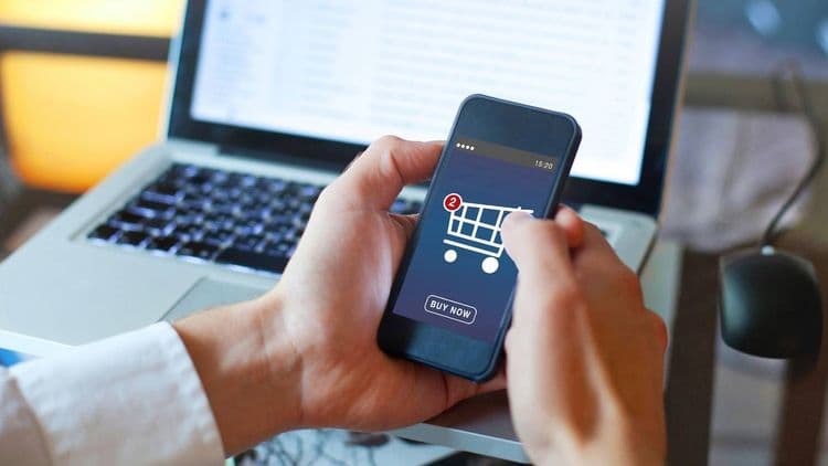 Black Friday : faut-il enregistrer son numéro de carte bancaire sur les sites marchands ?