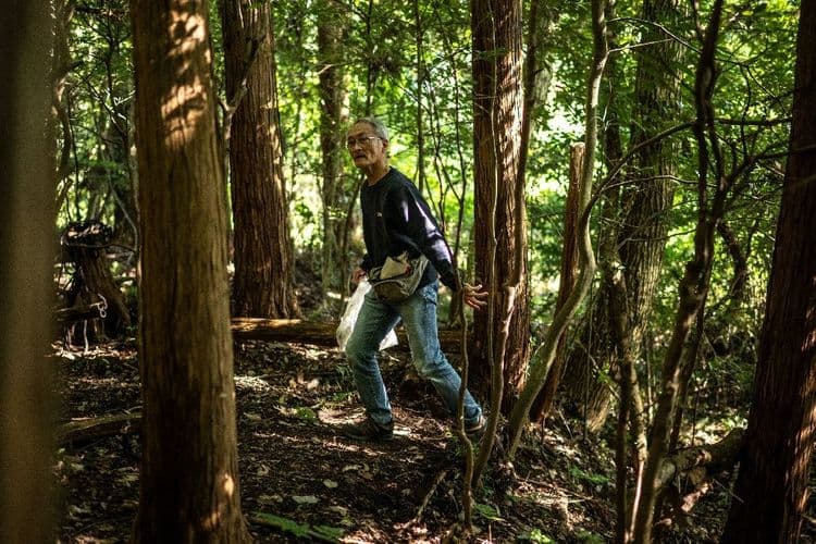 Le "maître des excréments" japonais fier de nourrir directement Dame nature
